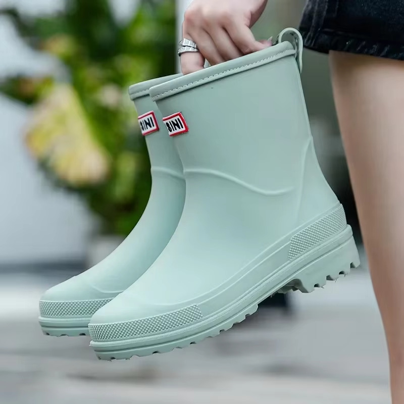 Imagen botas de agua mujer con diseño minimalista y forro interior